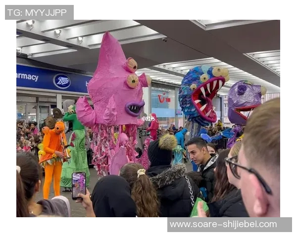 曼城举行恐惧主题万圣节派对，自嘲上赛季球队的低迷体现